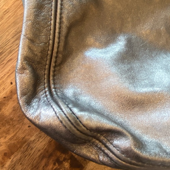 COACH vintage leather metallic/silver Y2K shoulder bag - Picture 5 of 10